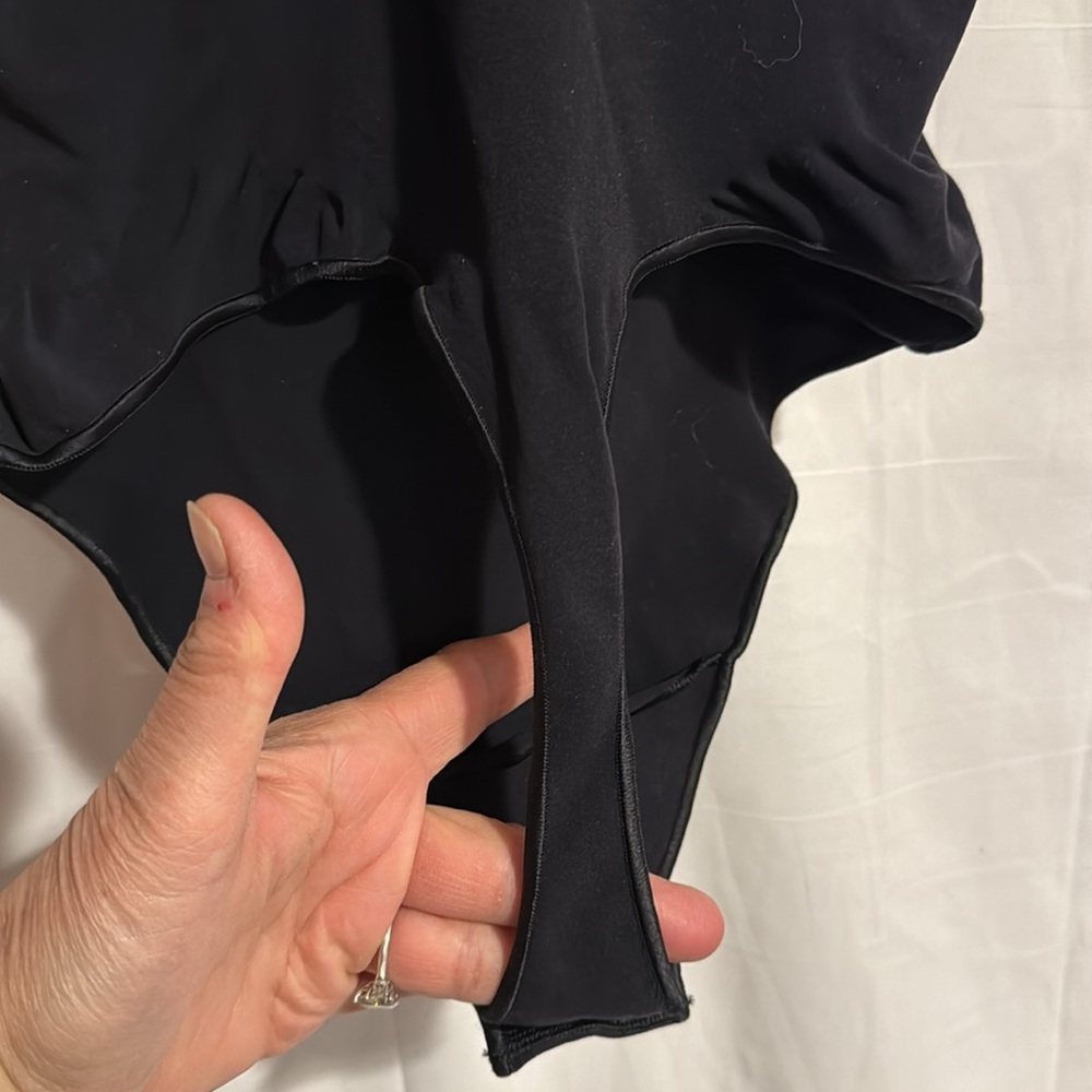 Skims shareware bodysuit thong - Picture 6 of 7